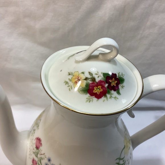 ROYAL ALBERT “SPRING MORNING” COFFEE POT LIKE-NEW - Picture 3 of 11